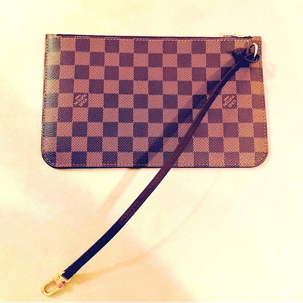 Louis Vuitton Neverfull MM Pochette in Damier Ebene with Cherry Interior, BNWT